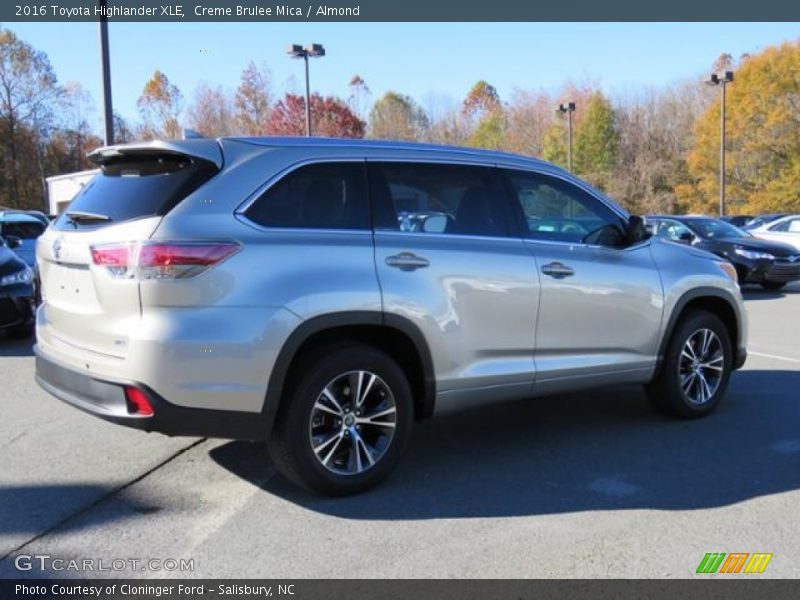 Creme Brulee Mica / Almond 2016 Toyota Highlander XLE