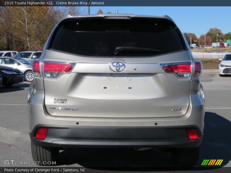 Creme Brulee Mica / Almond 2016 Toyota Highlander XLE