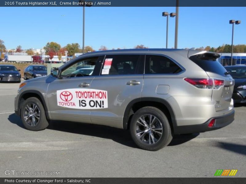 Creme Brulee Mica / Almond 2016 Toyota Highlander XLE