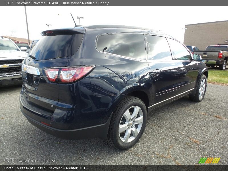 Blue Velvet Metallic / Ebony 2017 Chevrolet Traverse LT AWD