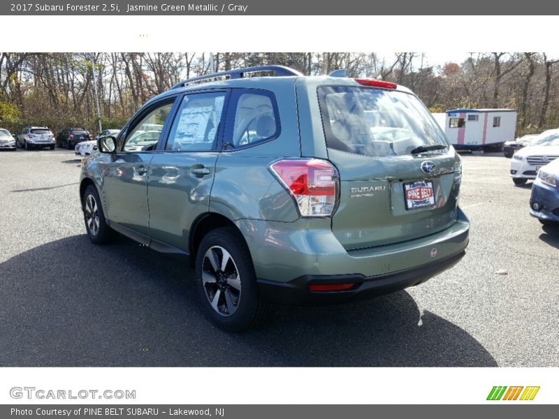 Jasmine Green Metallic / Gray 2017 Subaru Forester 2.5i