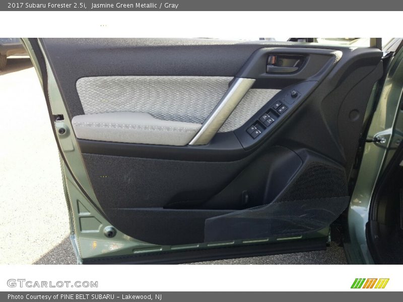 Jasmine Green Metallic / Gray 2017 Subaru Forester 2.5i