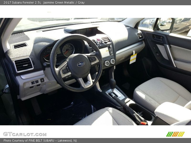 Jasmine Green Metallic / Gray 2017 Subaru Forester 2.5i