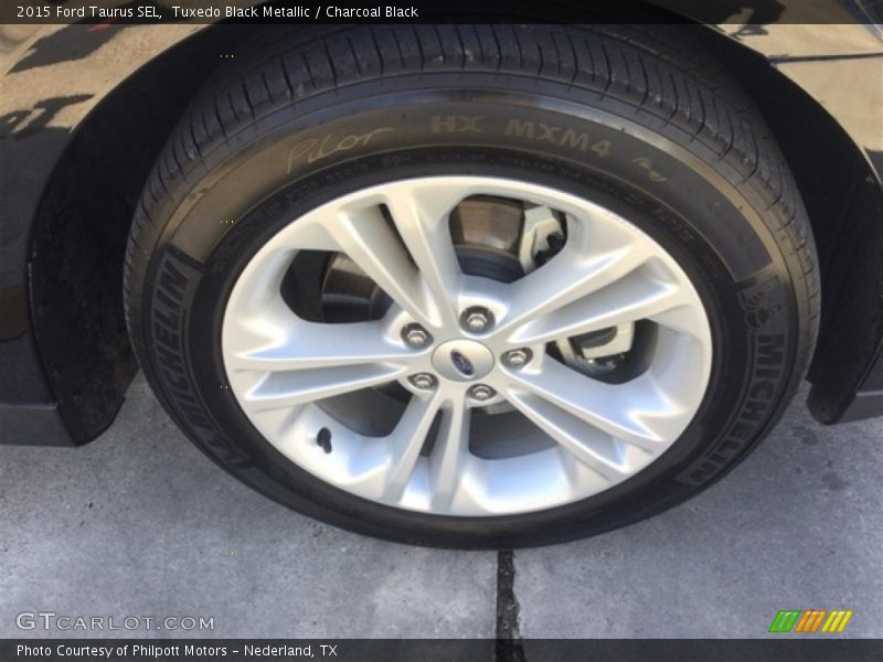 Tuxedo Black Metallic / Charcoal Black 2015 Ford Taurus SEL
