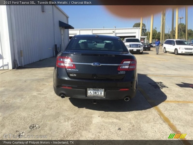 Tuxedo Black Metallic / Charcoal Black 2015 Ford Taurus SEL
