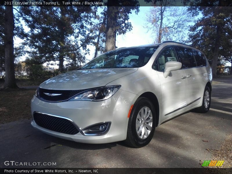 Tusk White / Black/Alloy 2017 Chrysler Pacifica Touring L