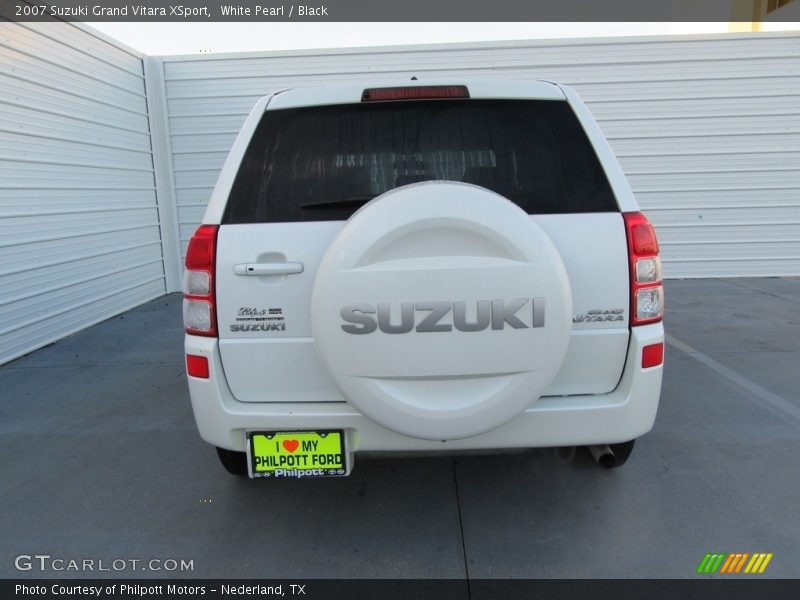 White Pearl / Black 2007 Suzuki Grand Vitara XSport