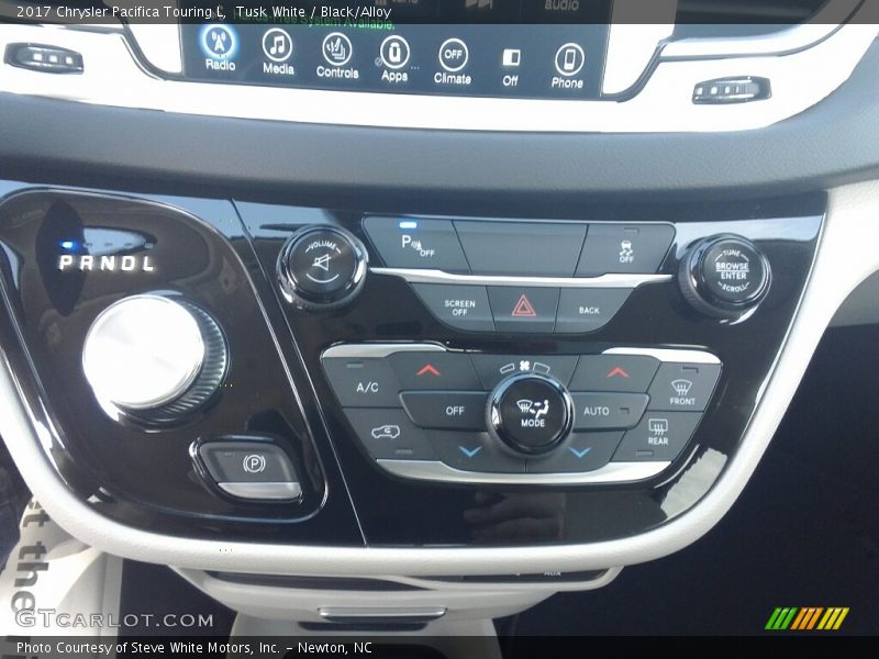 Tusk White / Black/Alloy 2017 Chrysler Pacifica Touring L