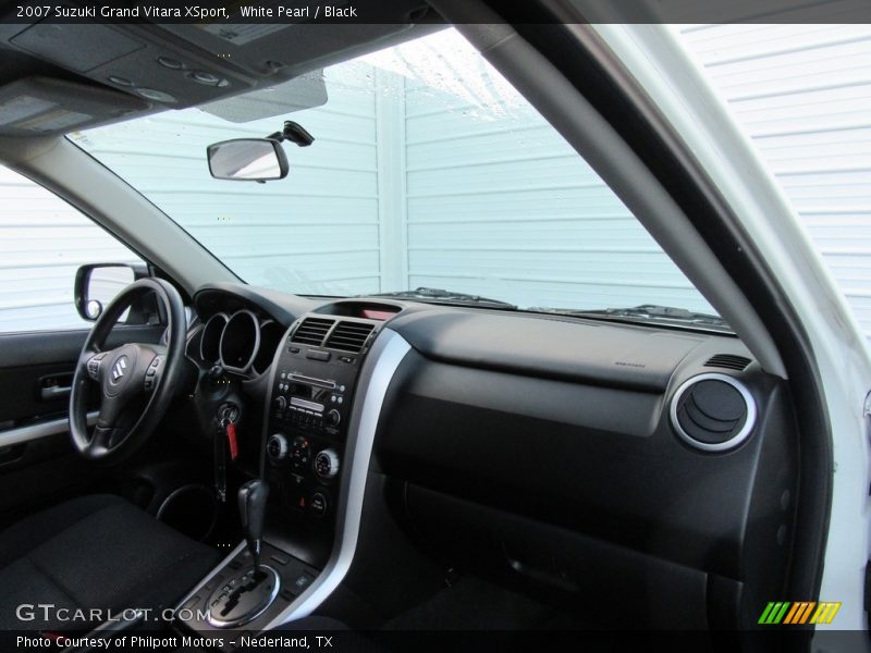 White Pearl / Black 2007 Suzuki Grand Vitara XSport
