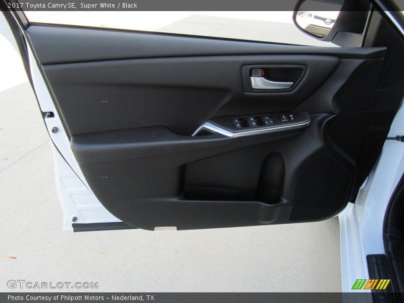Super White / Black 2017 Toyota Camry SE