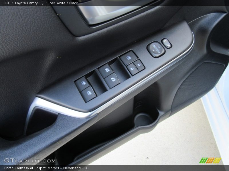 Super White / Black 2017 Toyota Camry SE