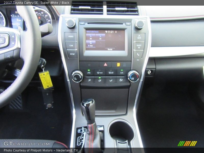 Super White / Black 2017 Toyota Camry SE