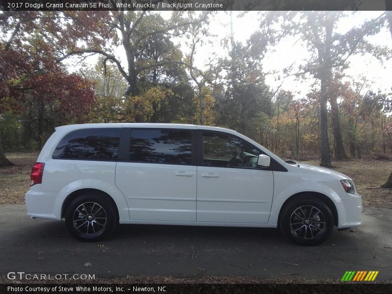  2017 Grand Caravan SE Plus White Knuckle