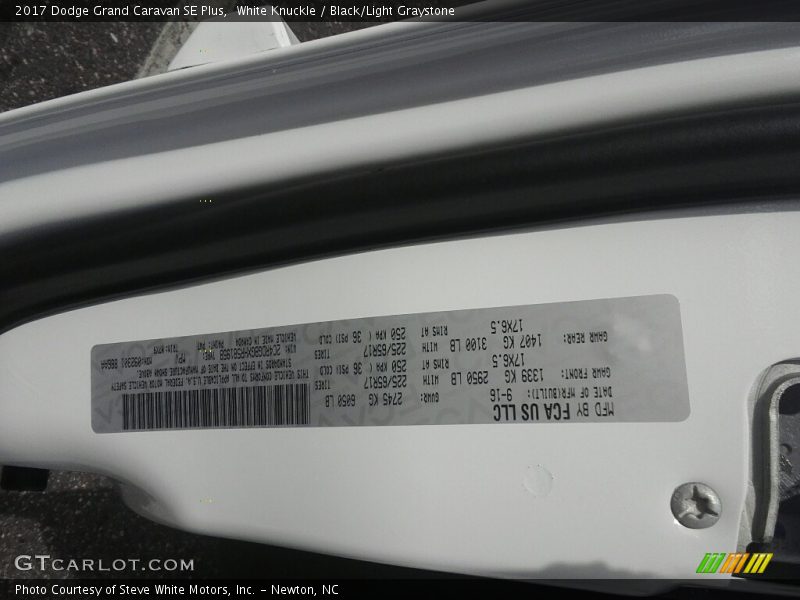 White Knuckle / Black/Light Graystone 2017 Dodge Grand Caravan SE Plus