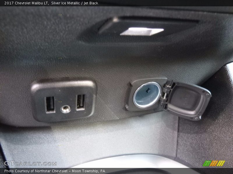 Silver Ice Metallic / Jet Black 2017 Chevrolet Malibu LT