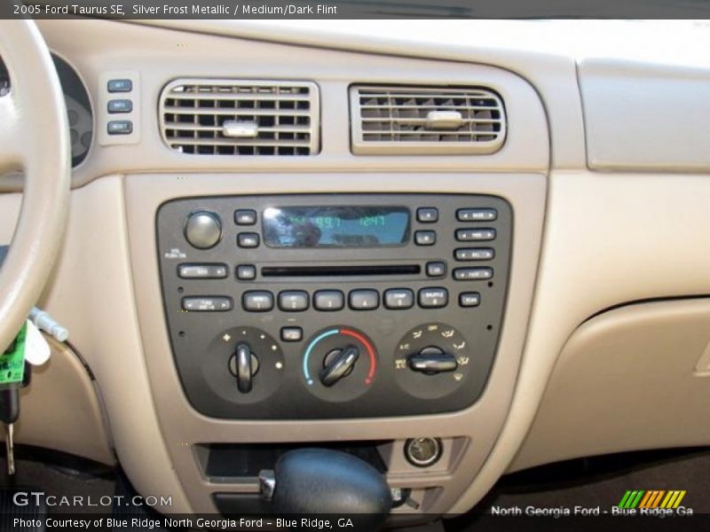 Silver Frost Metallic / Medium/Dark Flint 2005 Ford Taurus SE