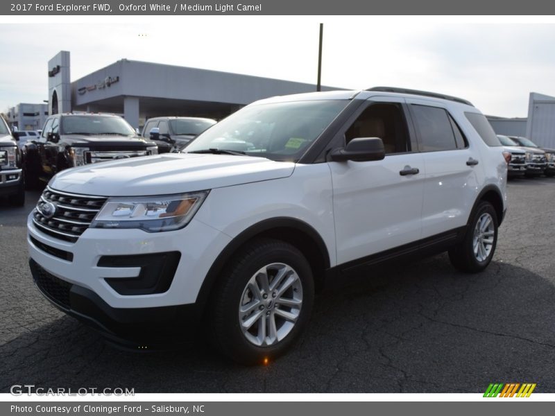 Front 3/4 View of 2017 Explorer FWD