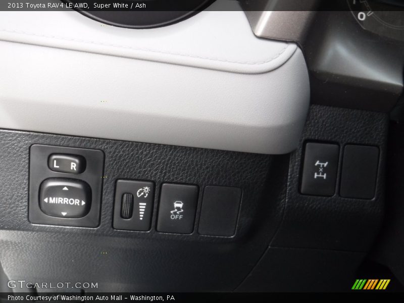 Super White / Ash 2013 Toyota RAV4 LE AWD