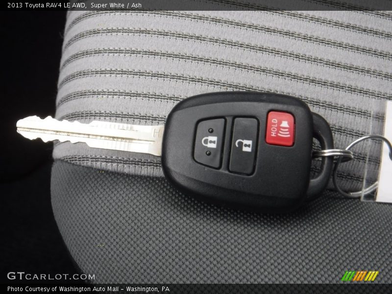 Super White / Ash 2013 Toyota RAV4 LE AWD