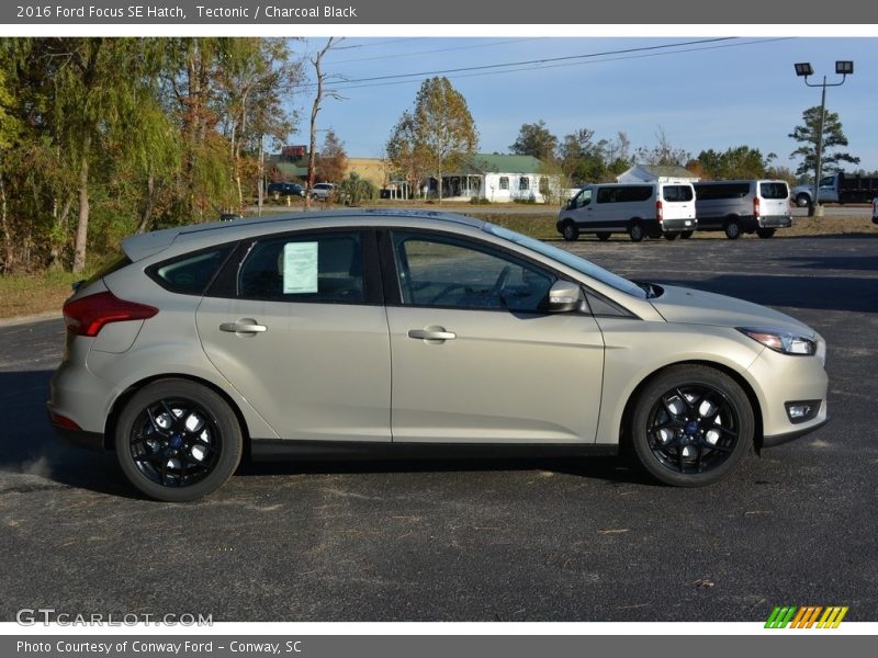Tectonic / Charcoal Black 2016 Ford Focus SE Hatch