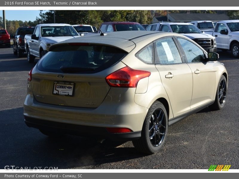 Tectonic / Charcoal Black 2016 Ford Focus SE Hatch