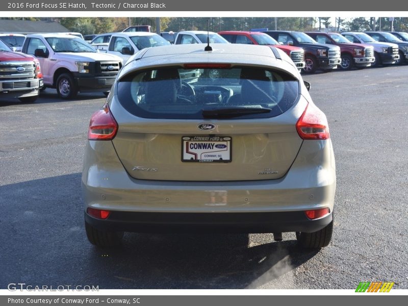 Tectonic / Charcoal Black 2016 Ford Focus SE Hatch