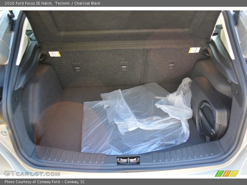 Tectonic / Charcoal Black 2016 Ford Focus SE Hatch