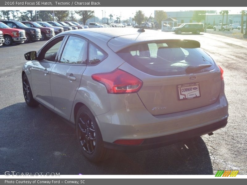 Tectonic / Charcoal Black 2016 Ford Focus SE Hatch