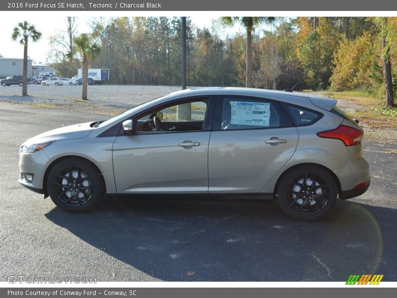 Tectonic / Charcoal Black 2016 Ford Focus SE Hatch