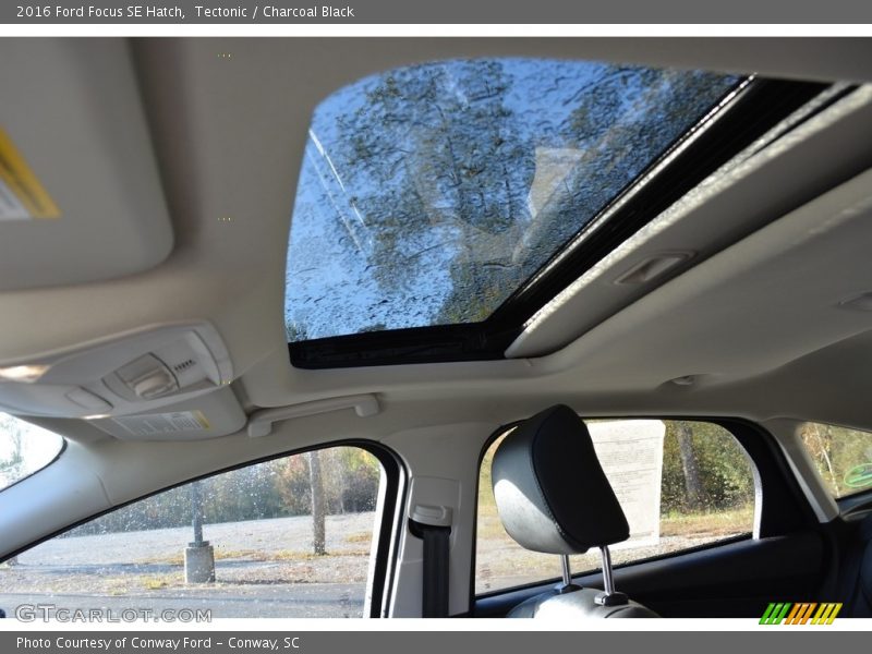 Tectonic / Charcoal Black 2016 Ford Focus SE Hatch