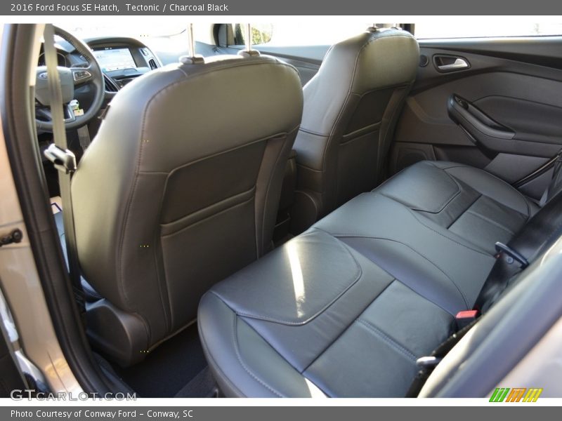 Tectonic / Charcoal Black 2016 Ford Focus SE Hatch