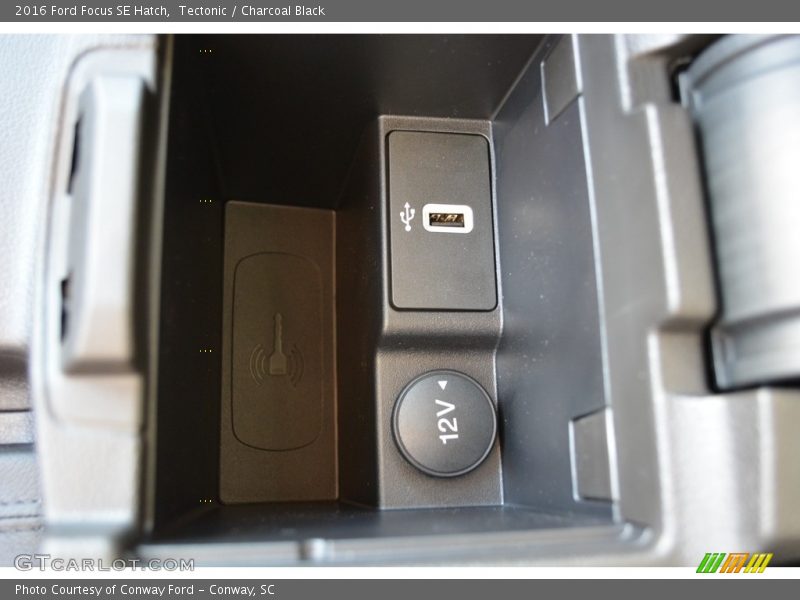 Tectonic / Charcoal Black 2016 Ford Focus SE Hatch