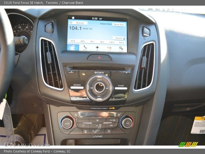 Tectonic / Charcoal Black 2016 Ford Focus SE Hatch