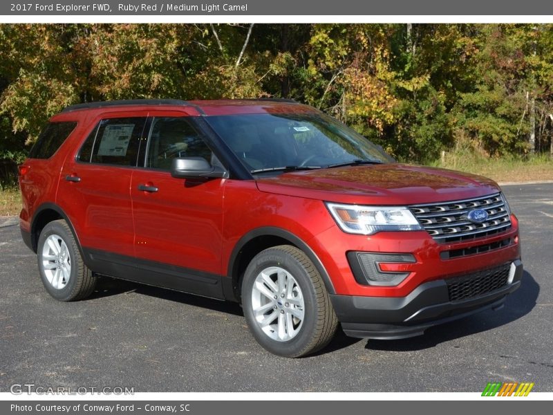 Front 3/4 View of 2017 Explorer FWD