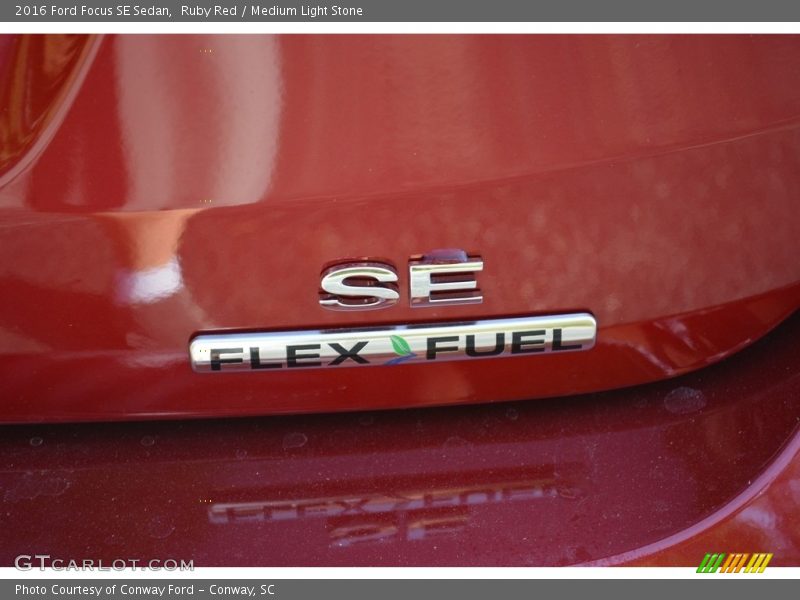 Ruby Red / Medium Light Stone 2016 Ford Focus SE Sedan