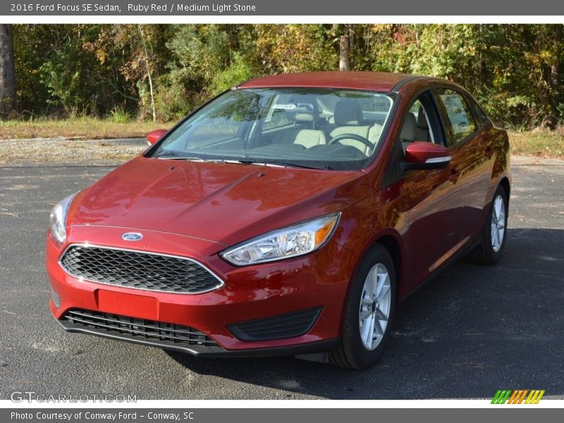 Ruby Red / Medium Light Stone 2016 Ford Focus SE Sedan