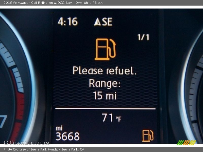 Oryx White / Black 2016 Volkswagen Golf R 4Motion w/DCC. Nav.