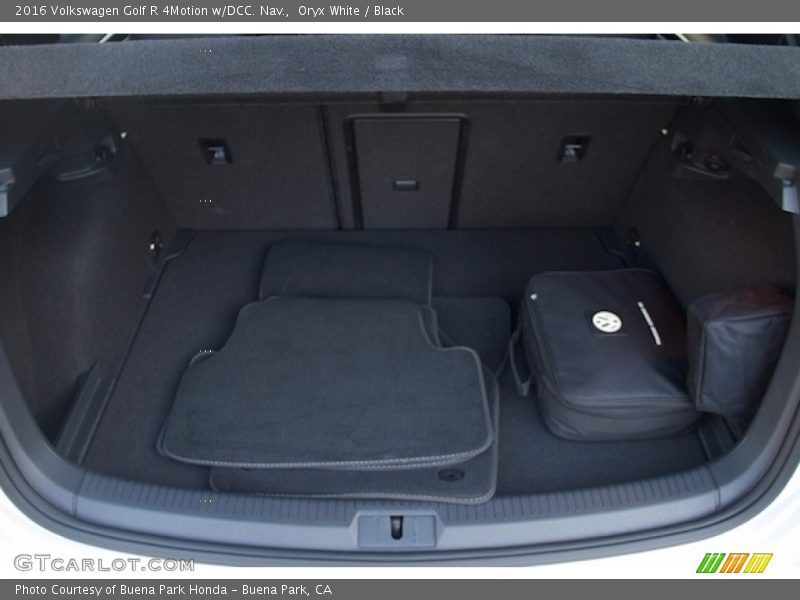 Oryx White / Black 2016 Volkswagen Golf R 4Motion w/DCC. Nav.
