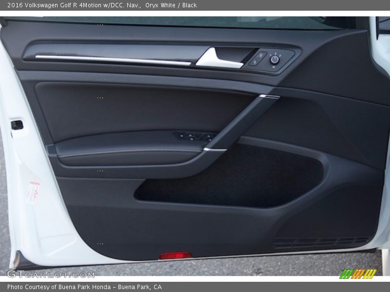 Oryx White / Black 2016 Volkswagen Golf R 4Motion w/DCC. Nav.