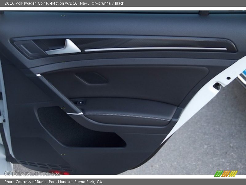 Oryx White / Black 2016 Volkswagen Golf R 4Motion w/DCC. Nav.