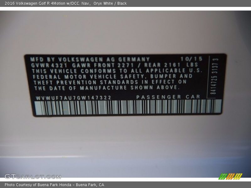 Oryx White / Black 2016 Volkswagen Golf R 4Motion w/DCC. Nav.