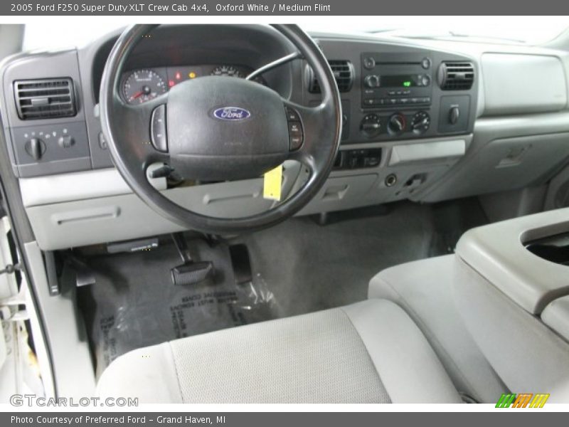 Oxford White / Medium Flint 2005 Ford F250 Super Duty XLT Crew Cab 4x4