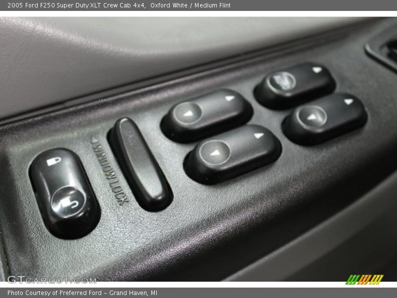 Oxford White / Medium Flint 2005 Ford F250 Super Duty XLT Crew Cab 4x4
