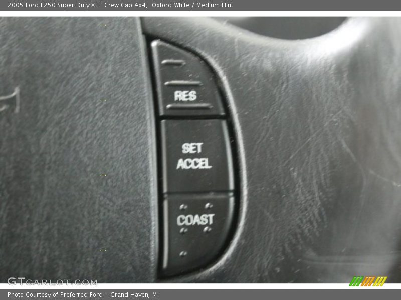 Oxford White / Medium Flint 2005 Ford F250 Super Duty XLT Crew Cab 4x4