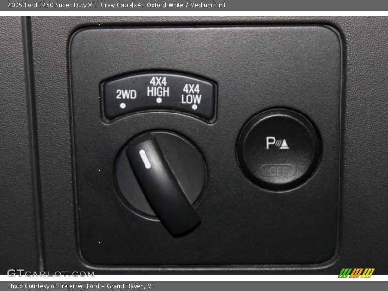 Oxford White / Medium Flint 2005 Ford F250 Super Duty XLT Crew Cab 4x4