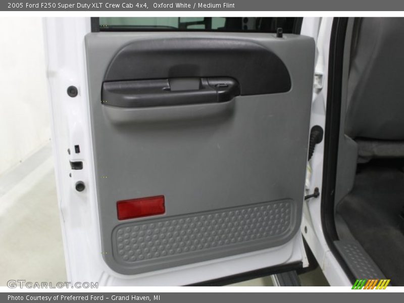 Oxford White / Medium Flint 2005 Ford F250 Super Duty XLT Crew Cab 4x4