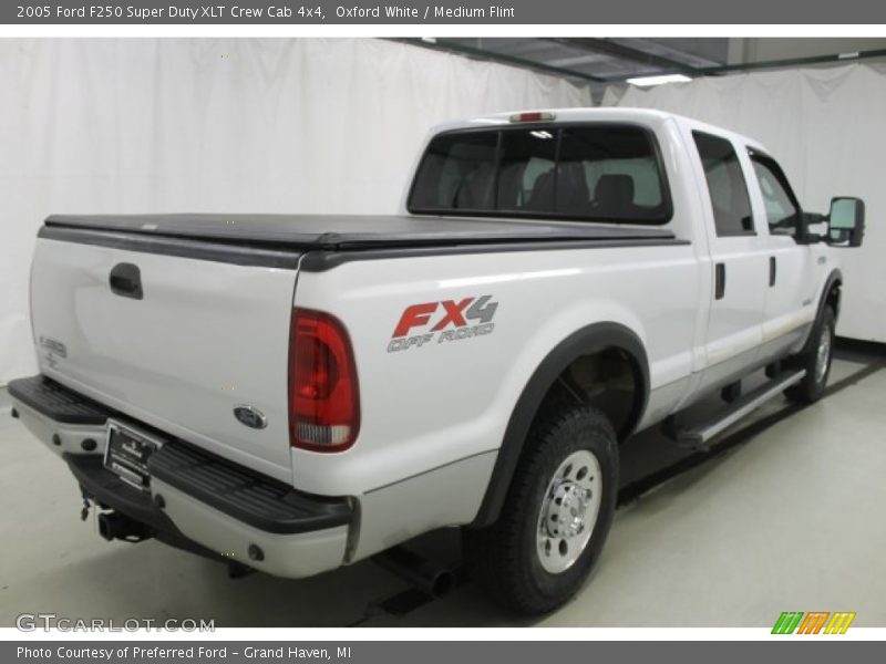 Oxford White / Medium Flint 2005 Ford F250 Super Duty XLT Crew Cab 4x4