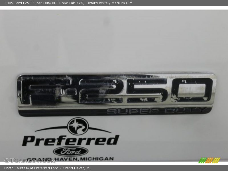 Oxford White / Medium Flint 2005 Ford F250 Super Duty XLT Crew Cab 4x4