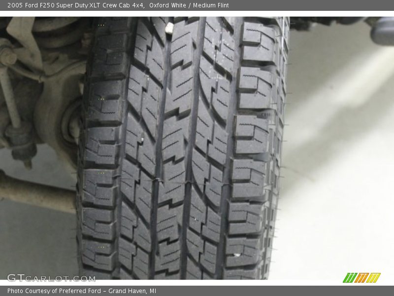 Oxford White / Medium Flint 2005 Ford F250 Super Duty XLT Crew Cab 4x4