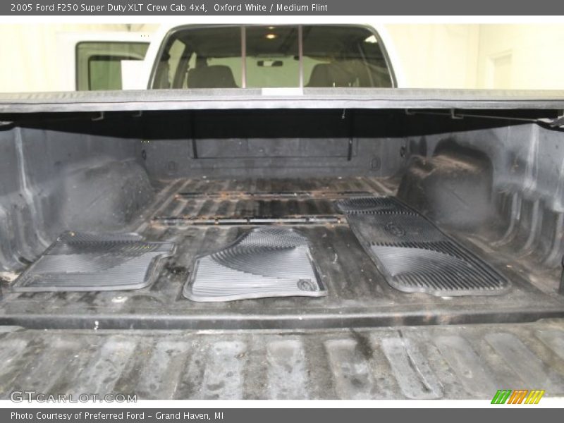 Oxford White / Medium Flint 2005 Ford F250 Super Duty XLT Crew Cab 4x4